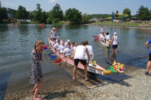 Závody dračích lodí v Otrokovicích absolvovala také posádky projekční kanceláře Centroprojektu