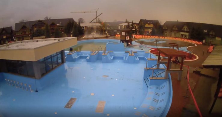 Časosběrné video zachycující výstavbu bazénu BT-7 v aquaparku Gino Paradise v Bešeňové